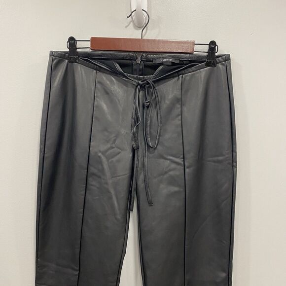 Forever 21 Women’s L Flare Pants Black Vegan Leather Back Zip Biker Gothic Moto - Picture 16 of 16